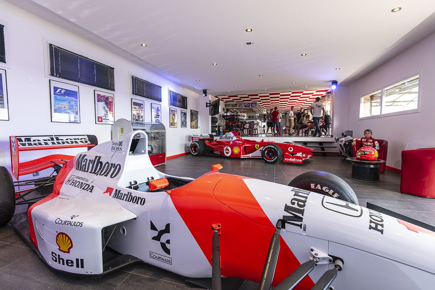 Karting Aubenas - Club house en show room F1